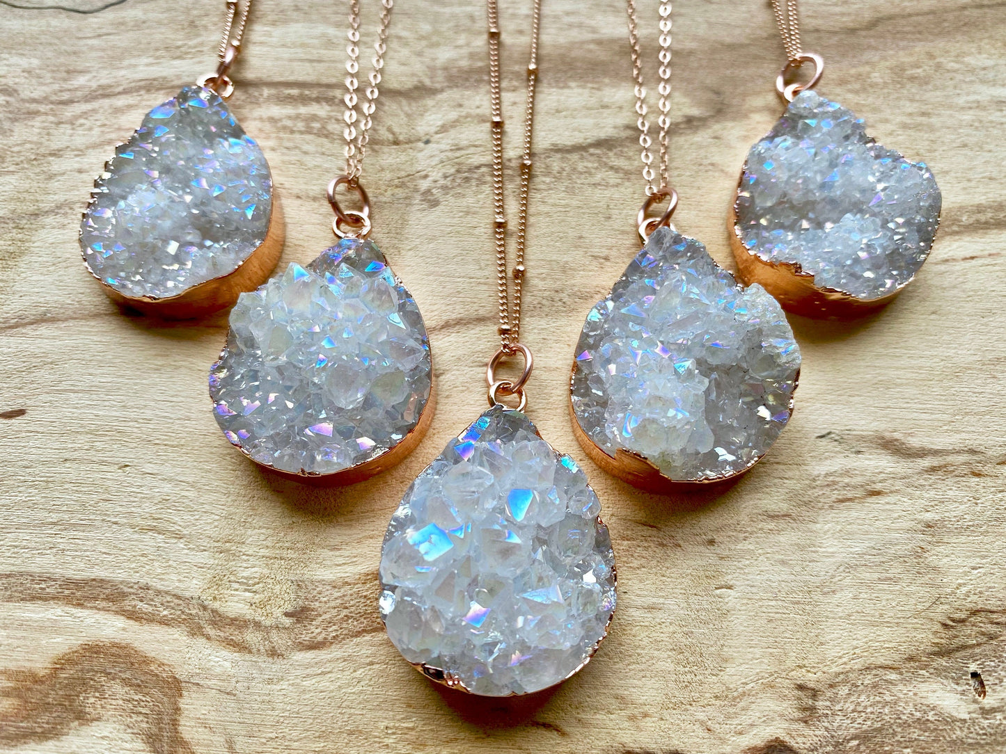 Raw Druzy Necklace Angel Aura Quartz Necklace Druzy Geode Necklace Raw Druzy Jewelry for Women Rainbow Quartz Crystal Necklace Raw Stone