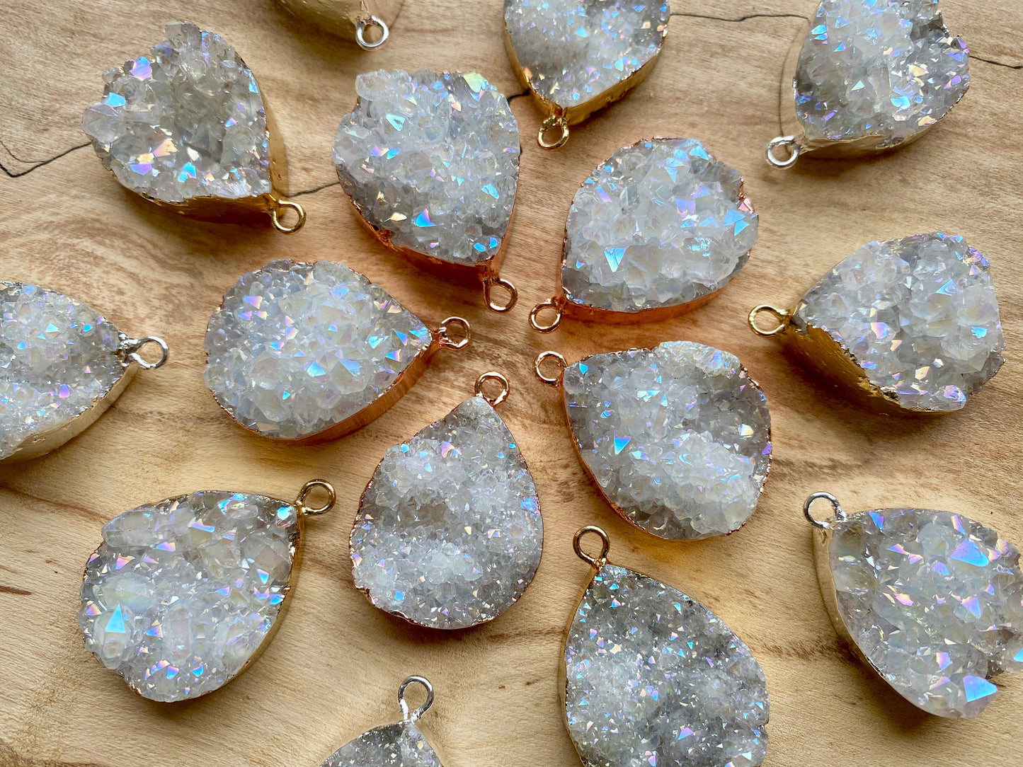 Raw Druzy Necklace Angel Aura Quartz Necklace Druzy Geode Necklace Raw Druzy Jewelry for Women Rainbow Quartz Crystal Necklace Raw Stone
