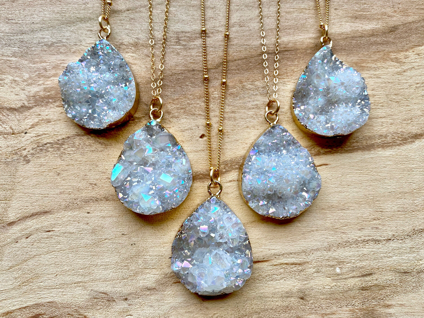Raw Druzy Necklace Angel Aura Quartz Necklace Druzy Geode Necklace Raw Druzy Jewelry for Women Rainbow Quartz Crystal Necklace Raw Stone