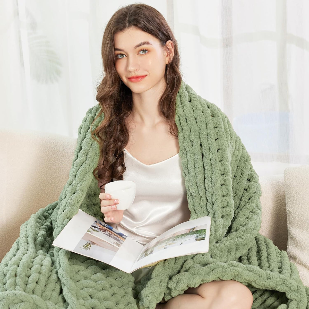 Chunky Knit Blanket Throw, 100% Hand Knit Chenille Throw Blanket for Sofa & Home Decor, Soft and Cozy Knitted Throw Blankets (Sage Green，51"X63")