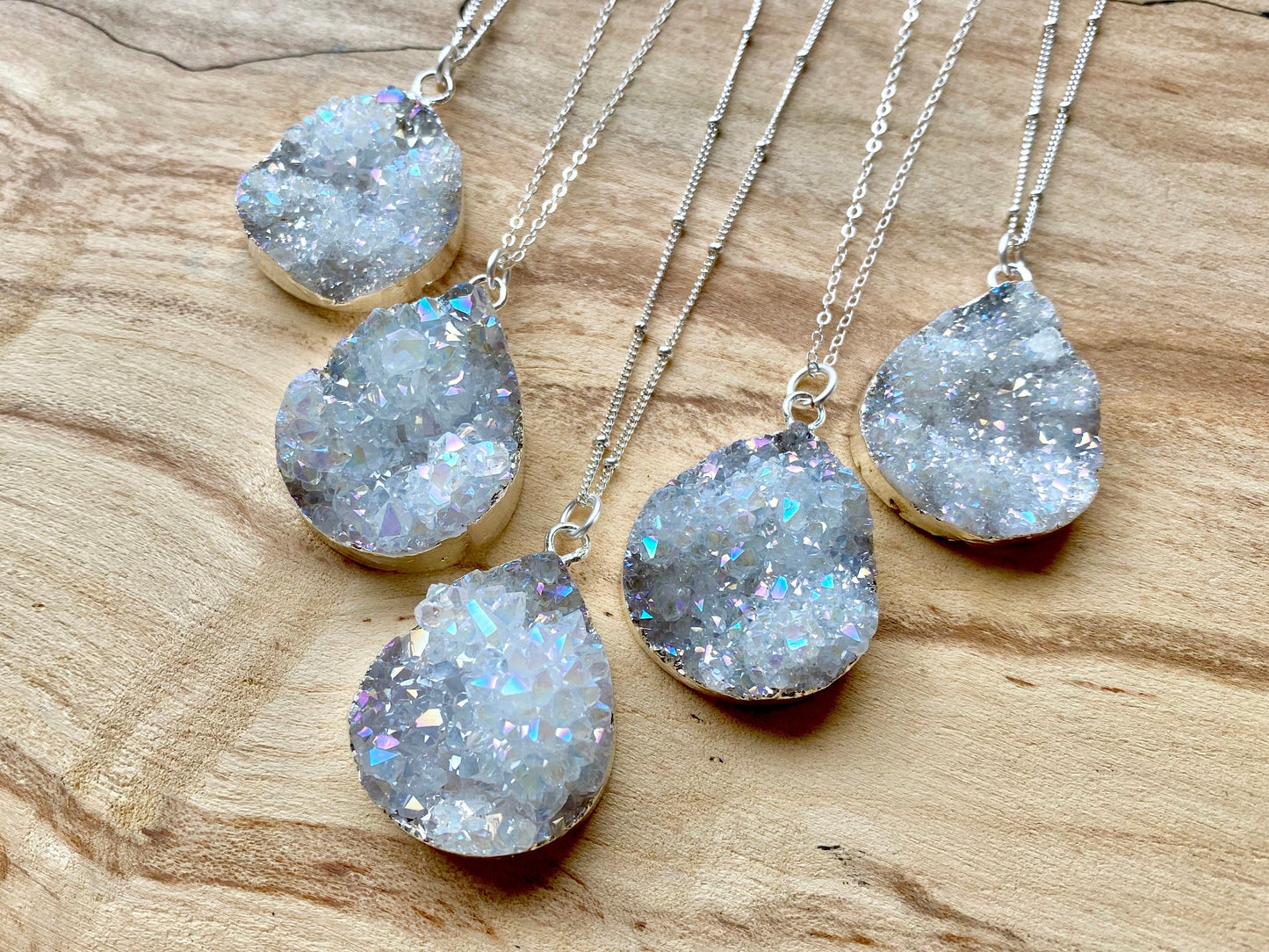 Raw Druzy Necklace Angel Aura Quartz Necklace Druzy Geode Necklace Raw Druzy Jewelry for Women Rainbow Quartz Crystal Necklace Raw Stone