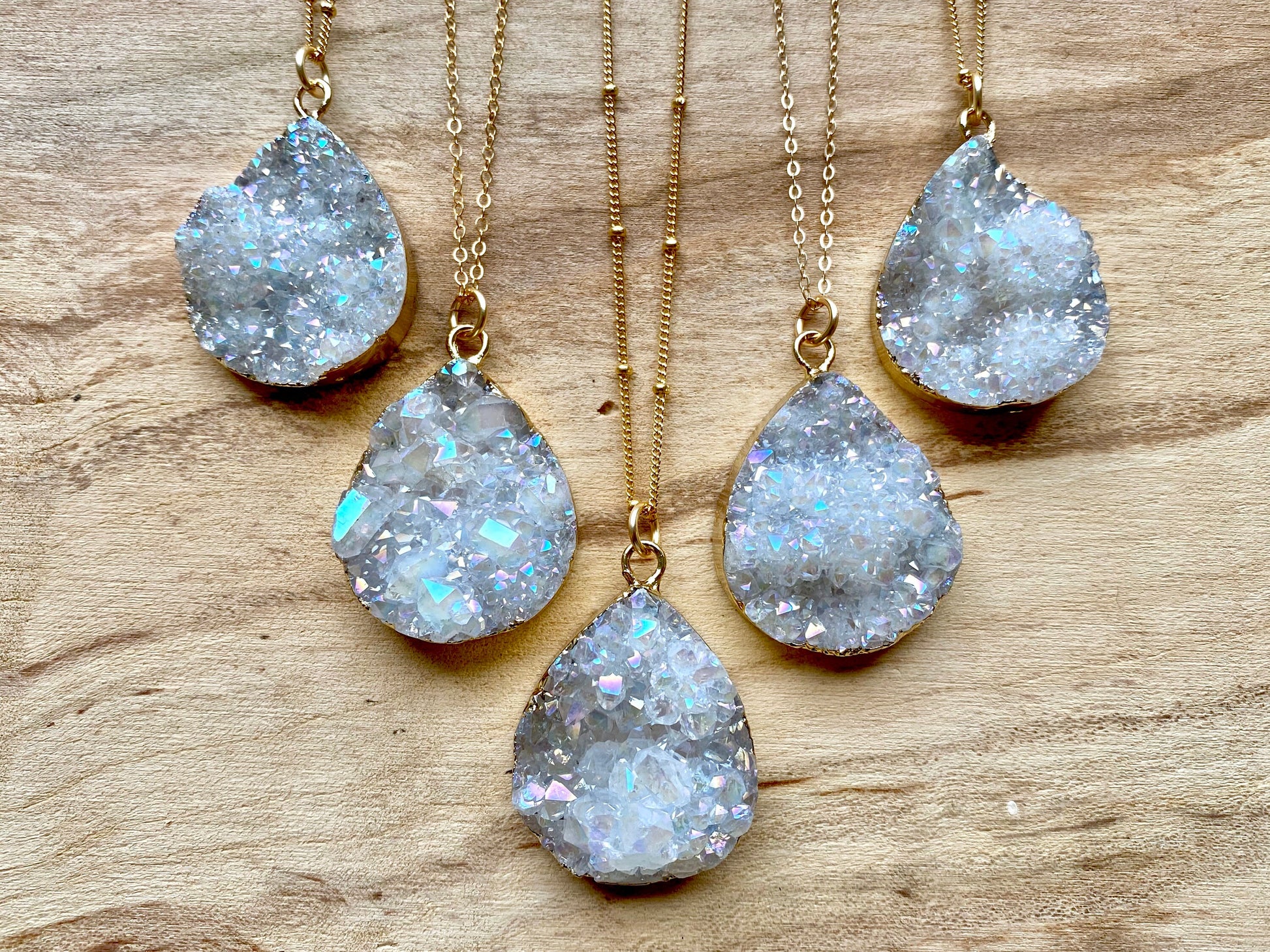 Raw Druzy Necklace Angel Aura Quartz Necklace Druzy Geode Necklace Raw Druzy Jewelry for Women Rainbow Quartz Crystal Necklace Raw Stone