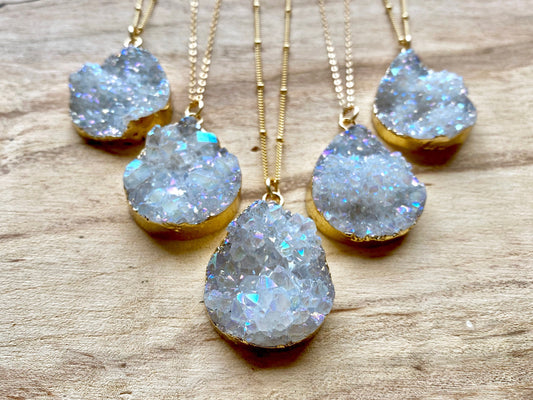 Raw Druzy Necklace Angel Aura Quartz Necklace Druzy Geode Necklace Raw Druzy Jewelry for Women Rainbow Quartz Crystal Necklace Raw Stone